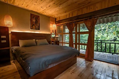 Queen Room with Balcony — Deja Vu Sapa Homestay